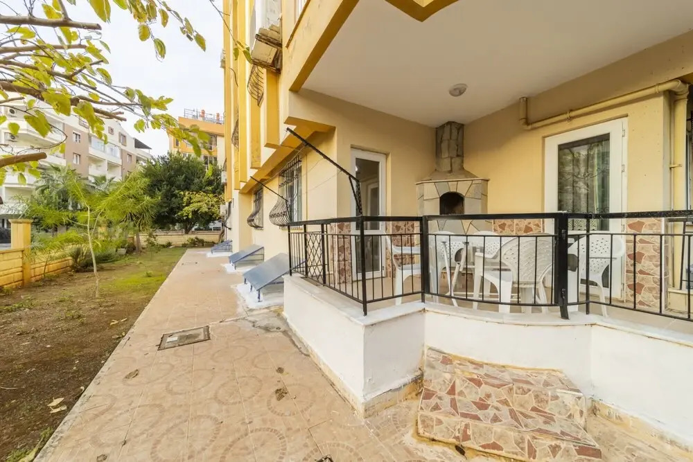 Spacious Flat With Backyard in Muratpasa