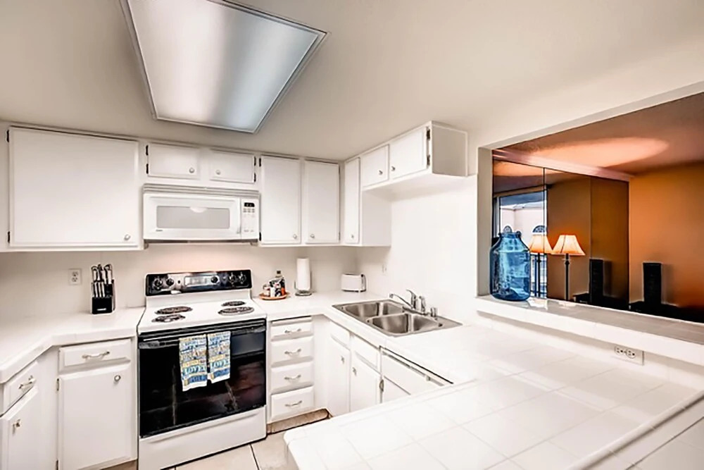888 Convention Center 3 BEDROOM 2 BATH Condos