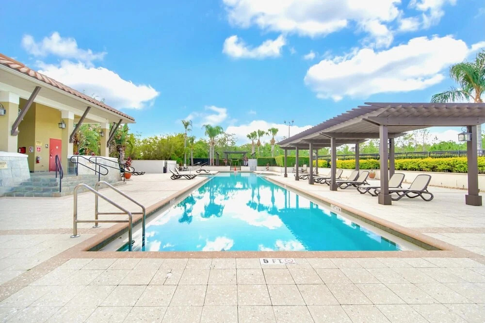 4BR Townhome in Damai Resort With Netflix