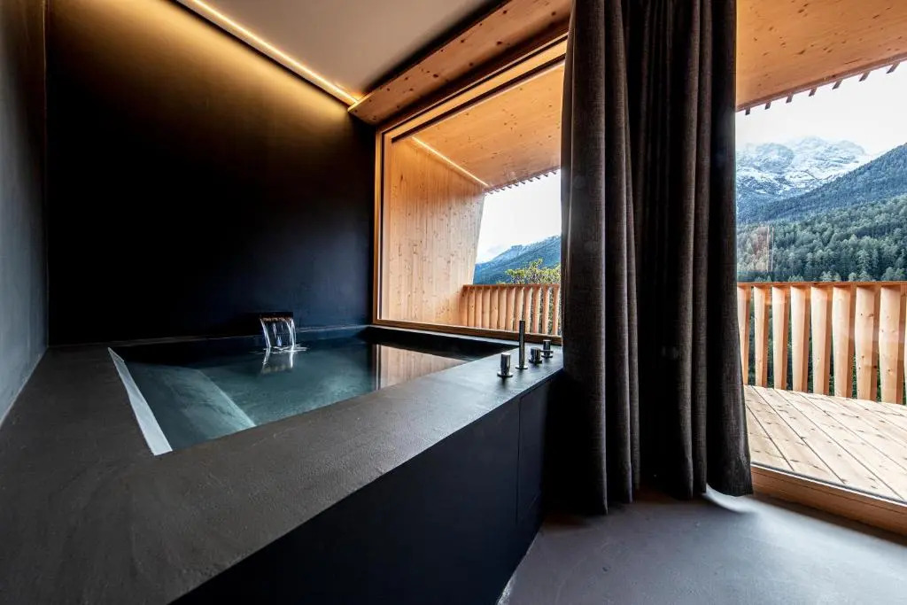 Hotel Arnica Scuol