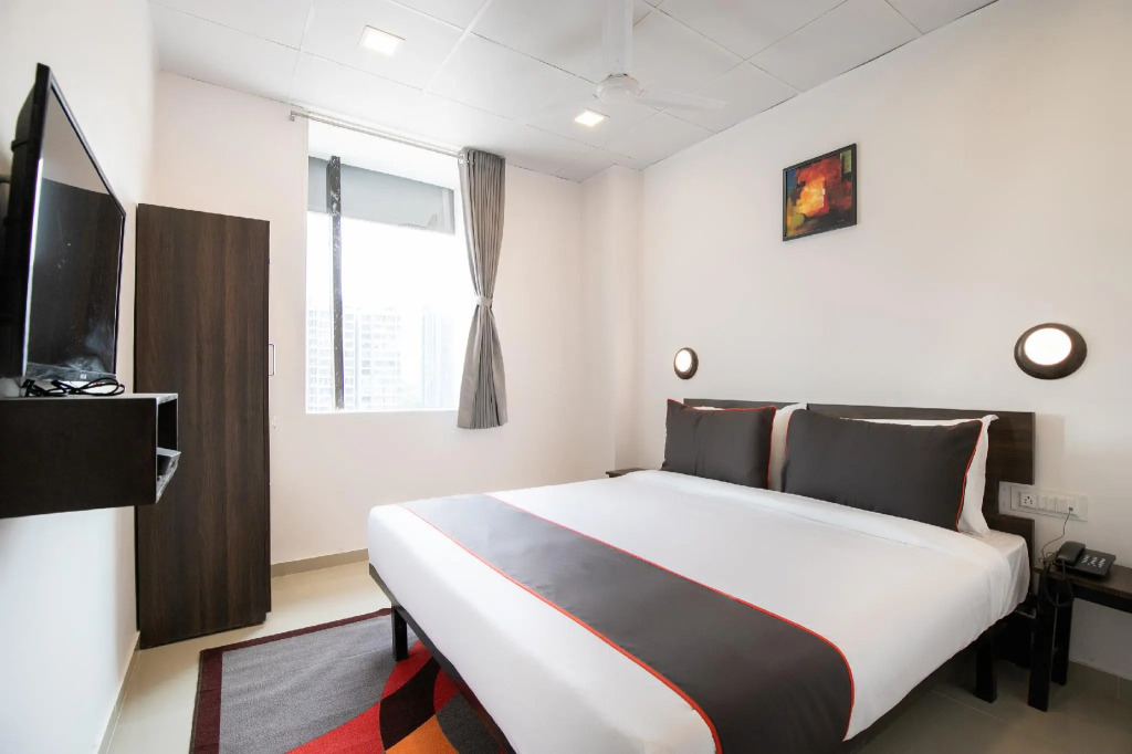 Oyo Townhouse 427 Gokul Solitaire VIP Rd