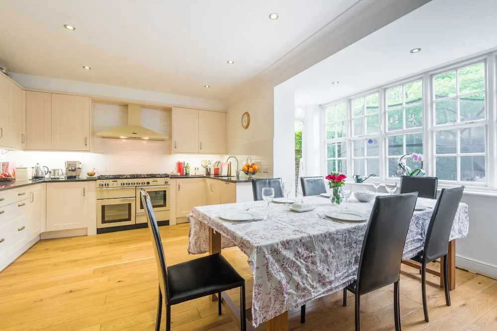 Charming Golders Green Home by Hampstead Heath
