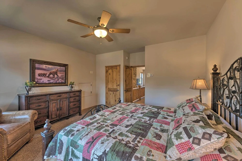Spacious & Lovely Getaway w/ Deck in Show Low!