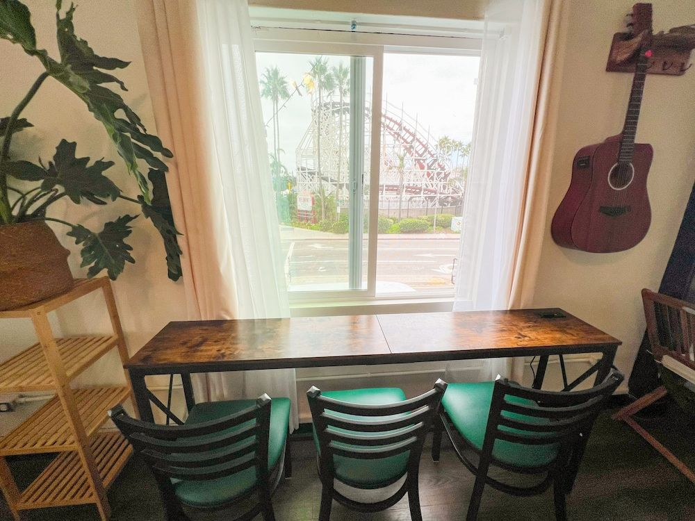ITH San Diego Mission Beach Backpacker Hostel