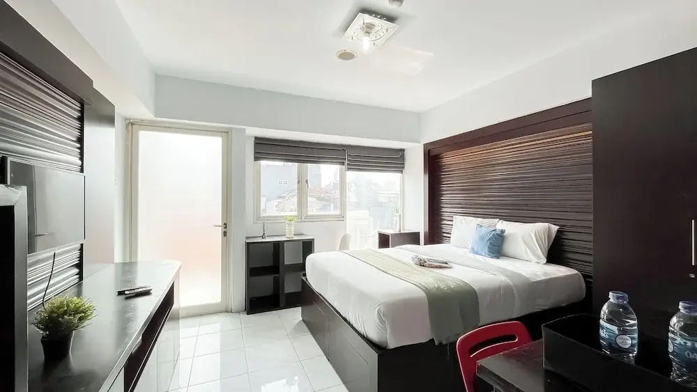 Homey Studio At Sahid Metropolitan Apartment