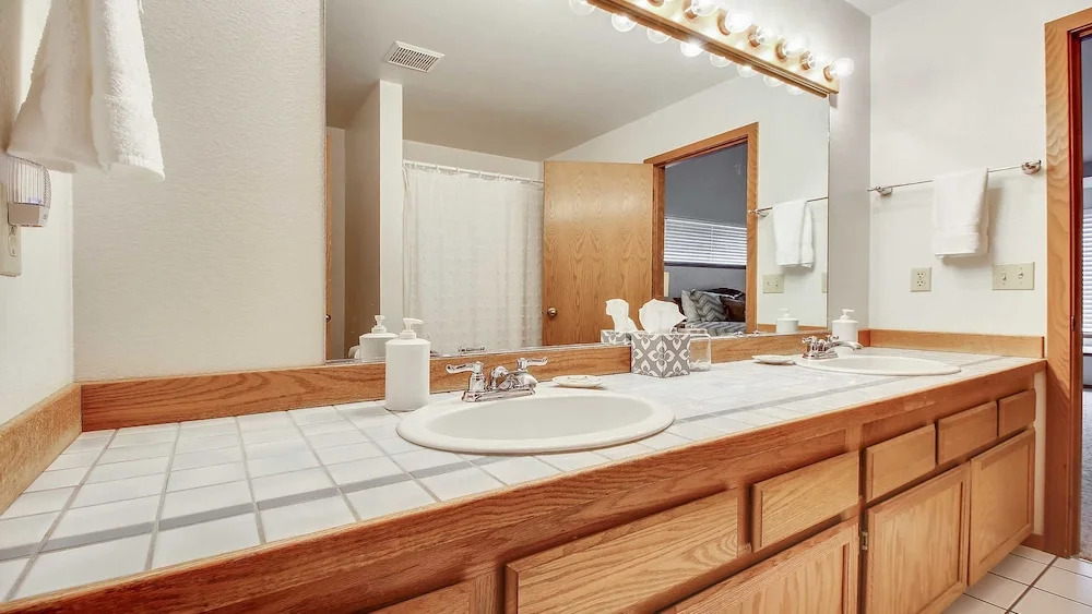 Skyline Condo 10