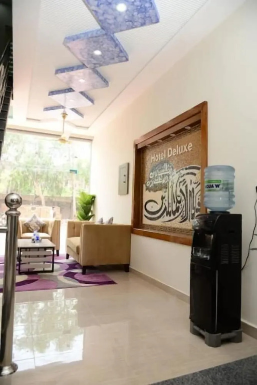 Hotel Deluxe Lahore