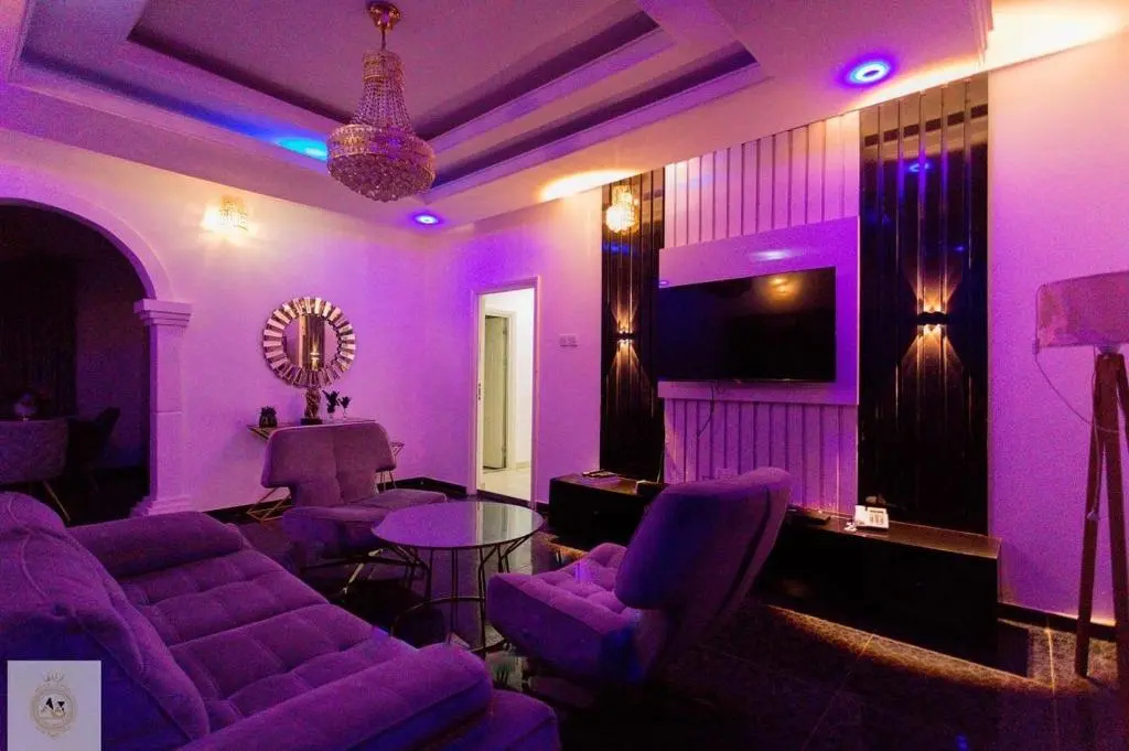 AZ KINGS 3 Bedroom Furnished Apartment suitable for Company Staff with Ensuite Bathrooms, Airconditioning and Swimming Pool