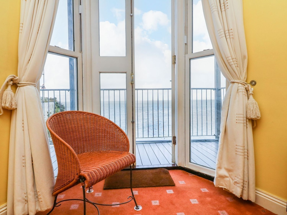 Val's Seaview