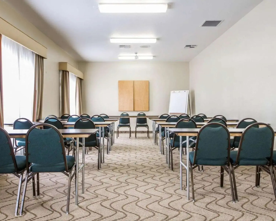 Comfort Inn & Suites Oakland Airport