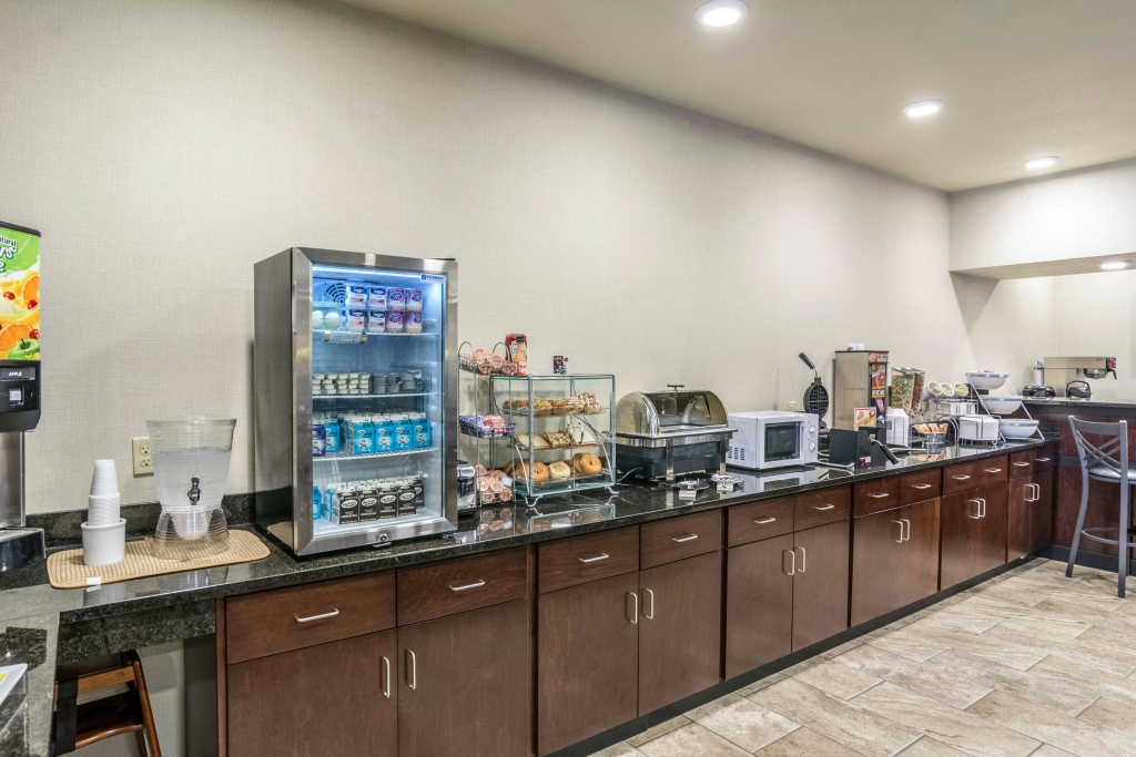 Cobblestone Hotel & Suites - Erie