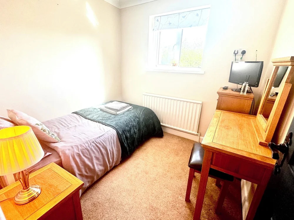 Peveril House, Spacious Eco-friendly Holiday Home