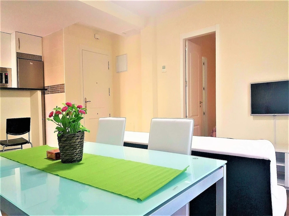 MC YOLO Apartamentos Espacio América