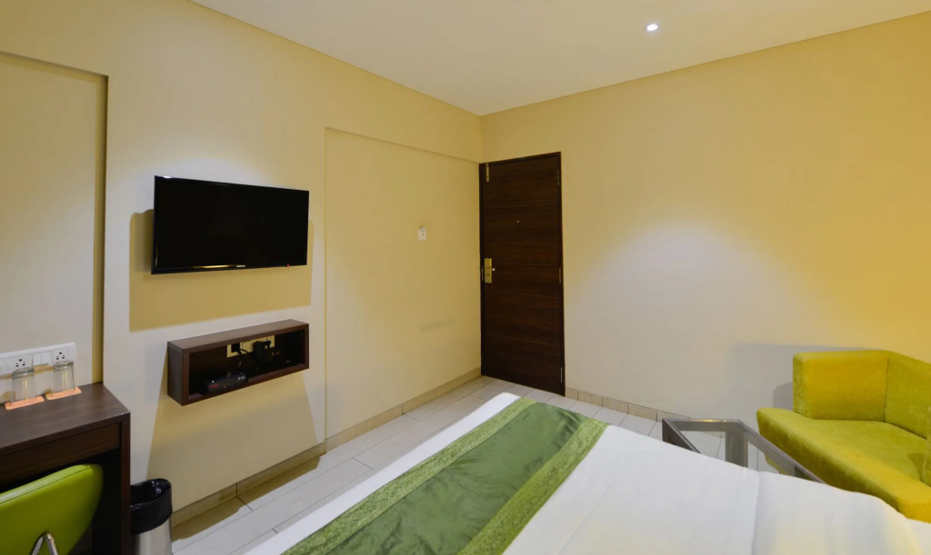Click Hotel Vadodara