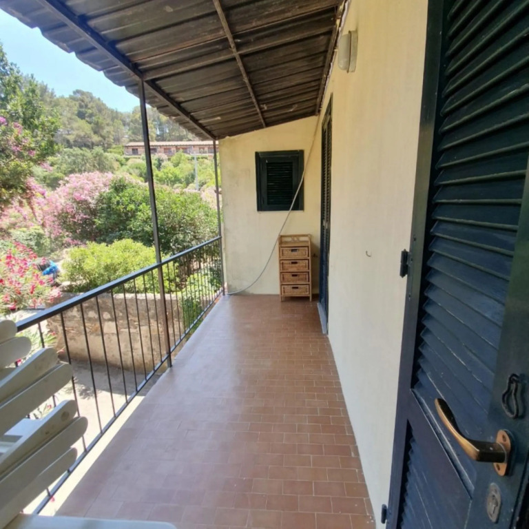 Aragosta apartment sleeps 4/6 in the heart of Marina di Campo-TRILOCALE ARAGOSTA
