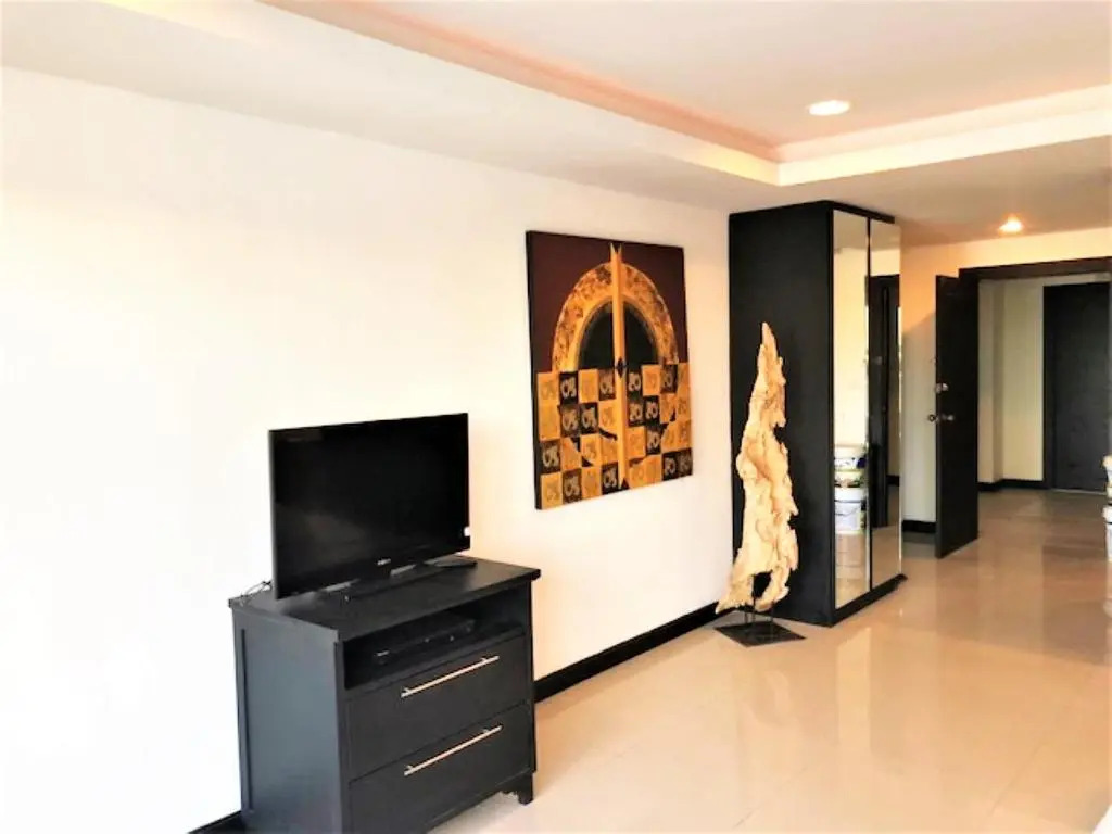 Large Studio with Balcony - TW Platinum Suites, Jomtien