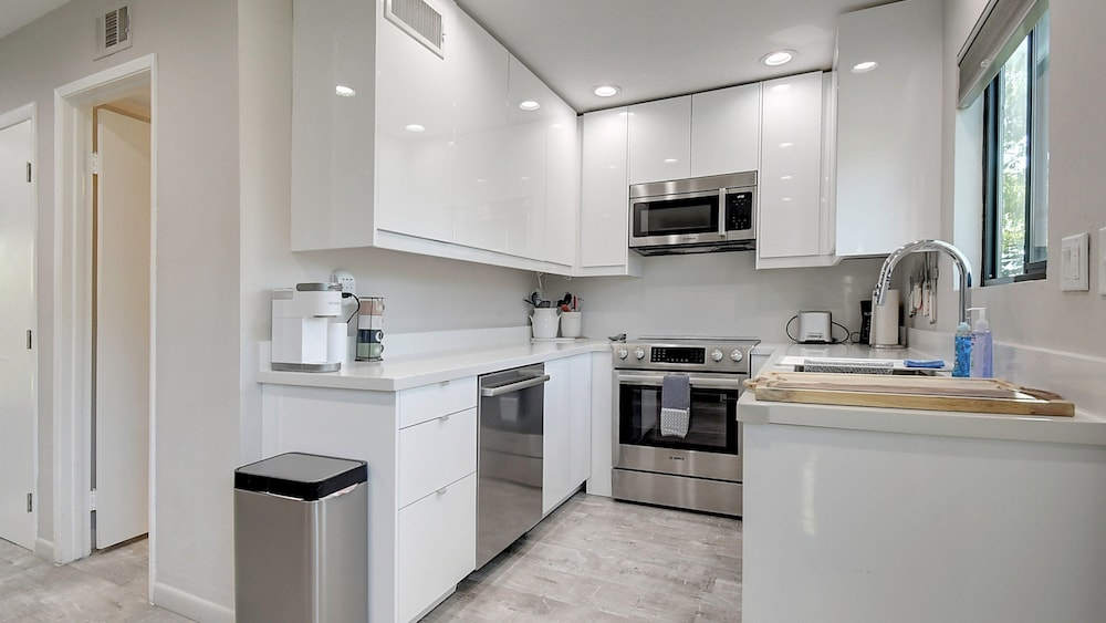 Unbeatable Old Town Location! Modern and Classy!