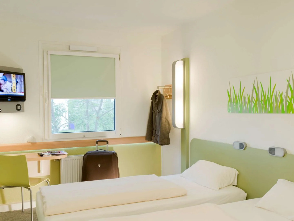 Ibis Budget Fréjus St Raphaël centre plages gare TGV