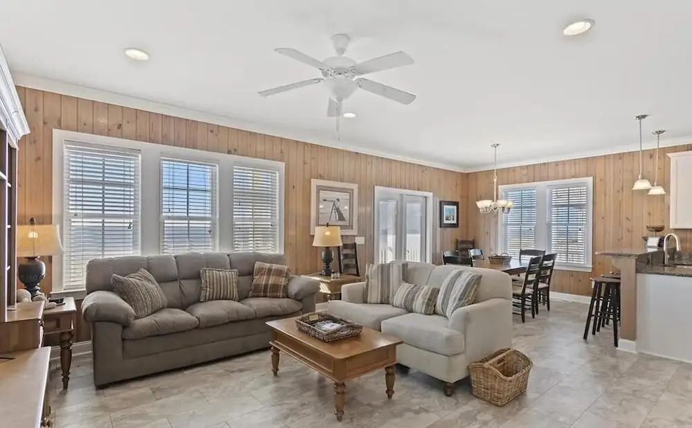 1 Ez Access 4 Bedroom Home by RedAwning