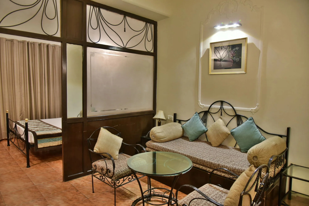 Jullundur Hotel