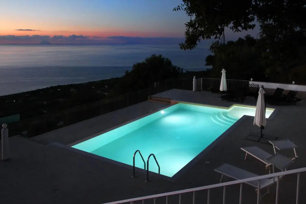 Villa DAMMUSO by Local House - private villa infinity pool & seaview