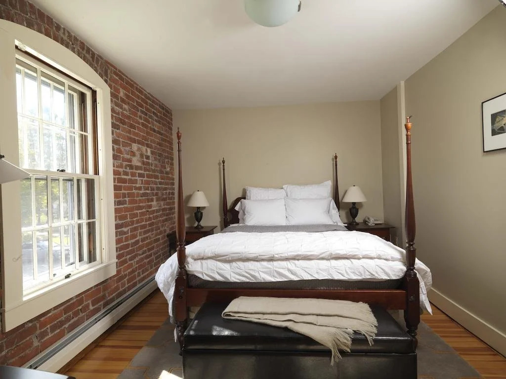 Bellows Walpole Inn