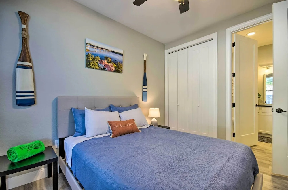 Lake-view Patio + Pool Access: Osage Beach Condo