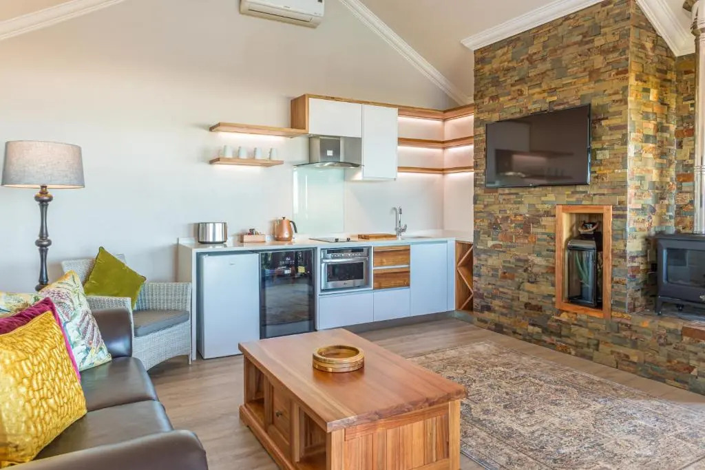 Boardwalk Lodge - Luxury Studio 2 - King Beds