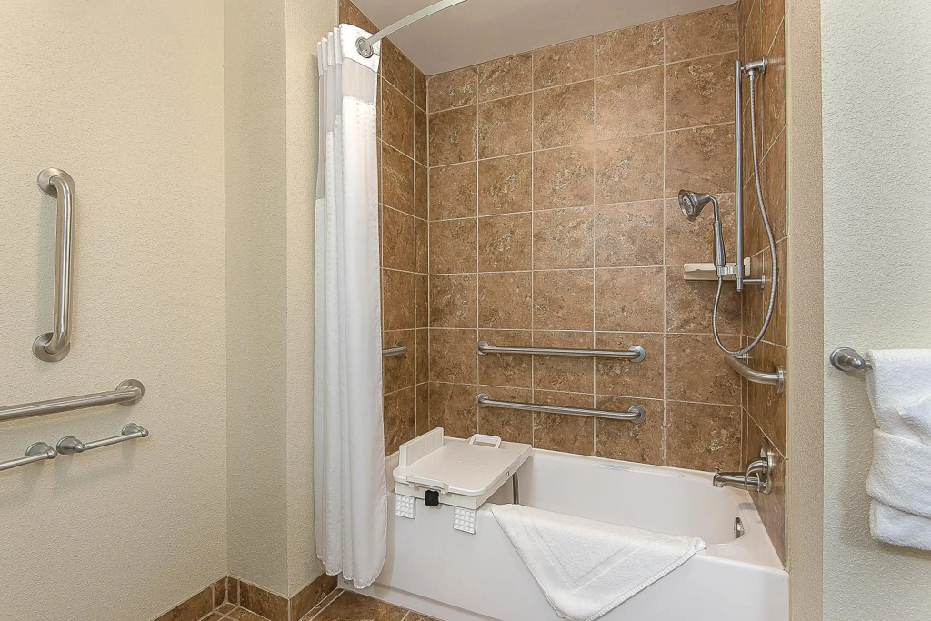 Holiday Inn Express and Suites Lafayette East by IHG