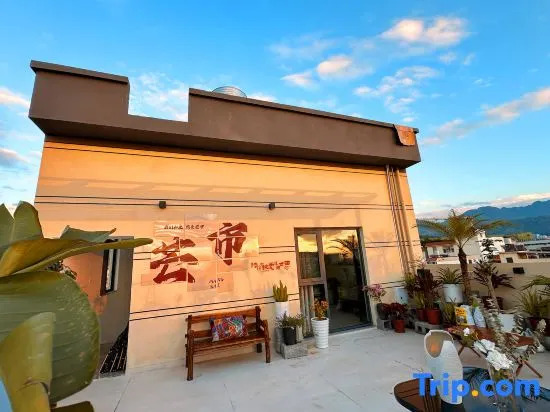 Mangshi Guanta Homestay (Yi Nationality Ancient Town)
