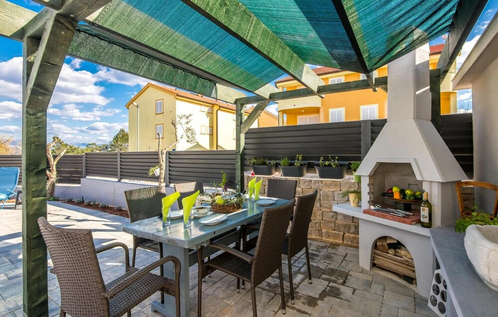 Amazing Apartment in Cizici With Outdoor Swimming Pool, Wifi and 2 Bedrooms