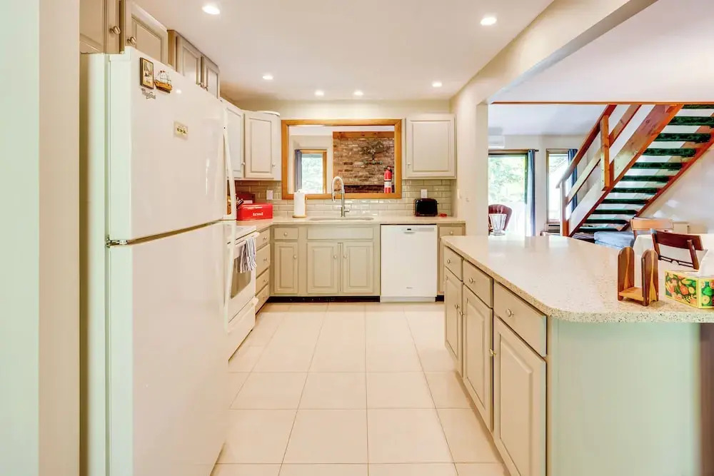 Near Skiing & Hiking! North Conway Gem w/ Balcony