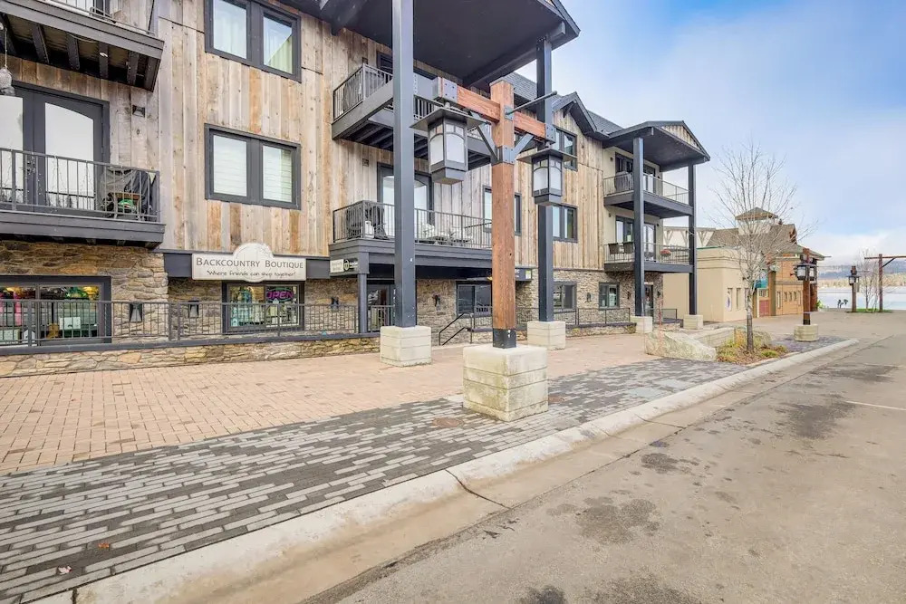 Walkable Condo in Dtwn Mccall! Lake View + Balcony