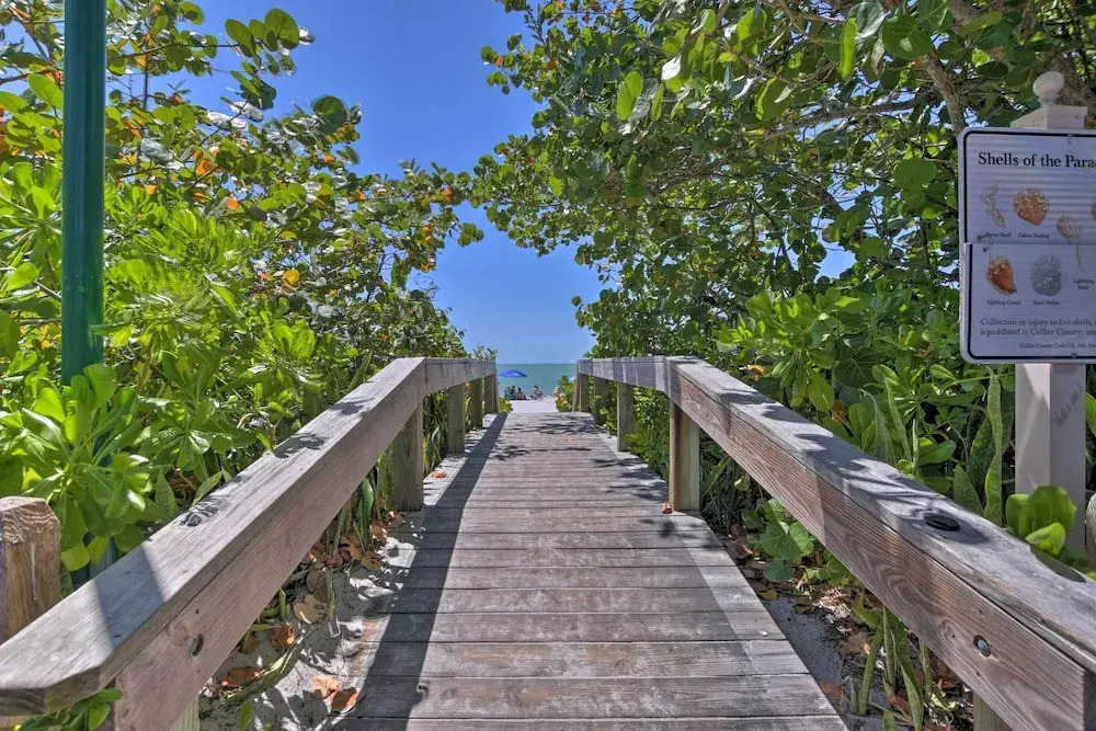 Naples Condo w/ Pool - Walk to Dining & Beach