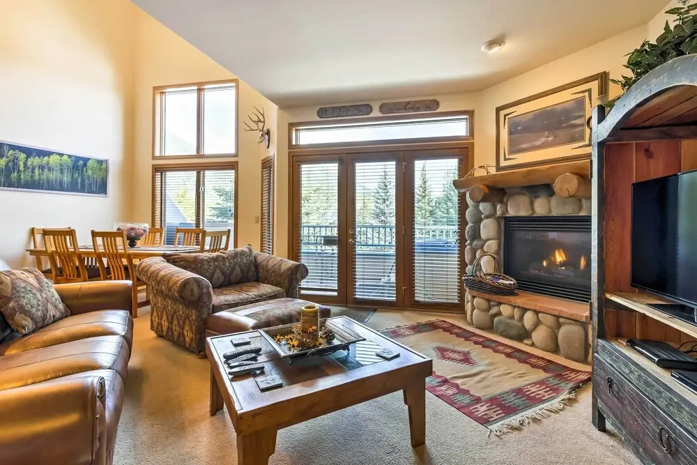 7 Mi to Skiing: Main St Frisco Condo w/ Balcony!