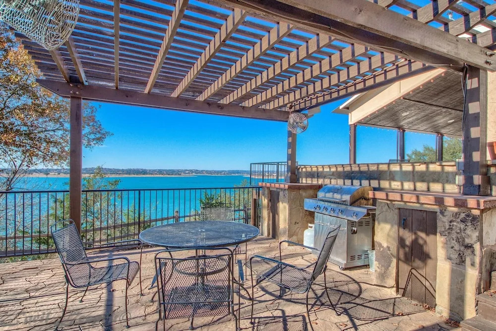 Our Lake View Cl 1683 4 Bedroom Home by RedAwning