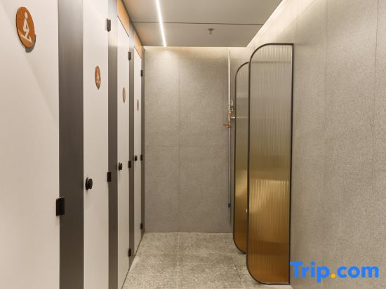 Stay at Ding Hotel (Beijing Lizhuang Business District 307 Hospital Branch)