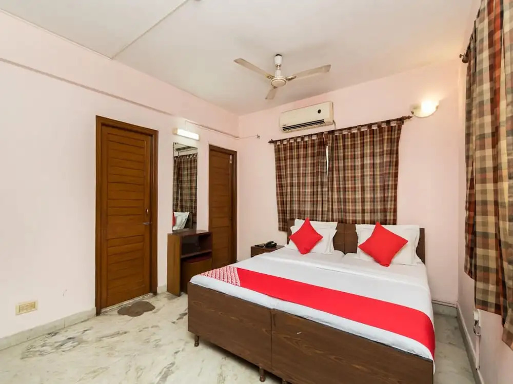 Malik Court by OYO Rooms