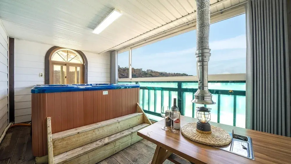 Ganghwa Nakjogaboineun spa Pension
