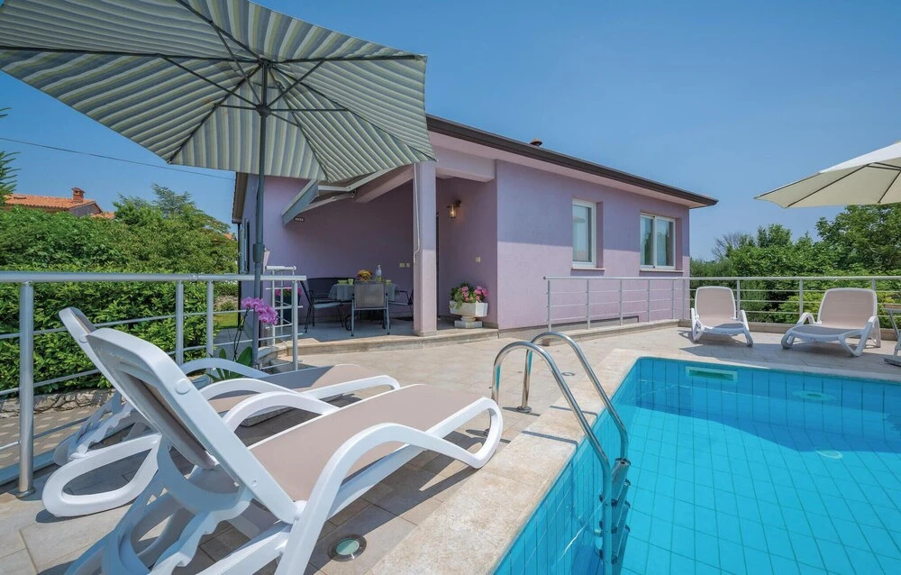 Adorable Holiday House Lilla-with pool-near Old Town Labin