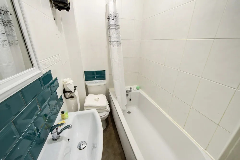 Perfectly Situated Glasgow 2 Bed Apartment