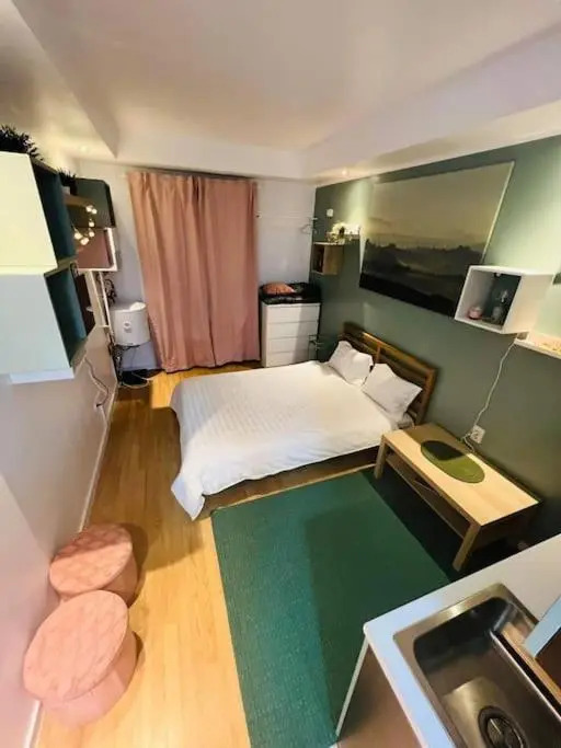 18 Tiny Room