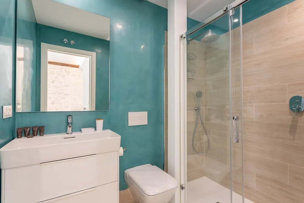 Bright House With 6 Bedrooms & 7 Bathrooms & 2 Terraces. General Castaños