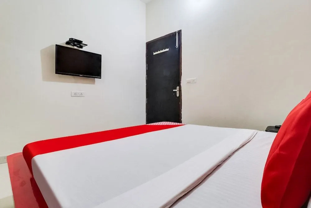 Oyo 49824 Dhingra Guest House
