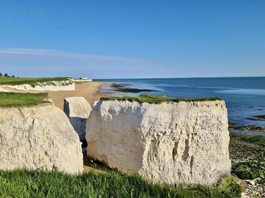 Nickleby Nook Broadstairs a Cosy Beach Apartment - Meters to the Beach!