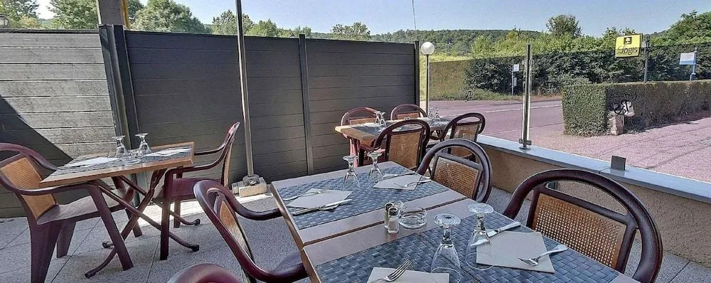Logis Hôtel de Lile Restaurant La Romantica