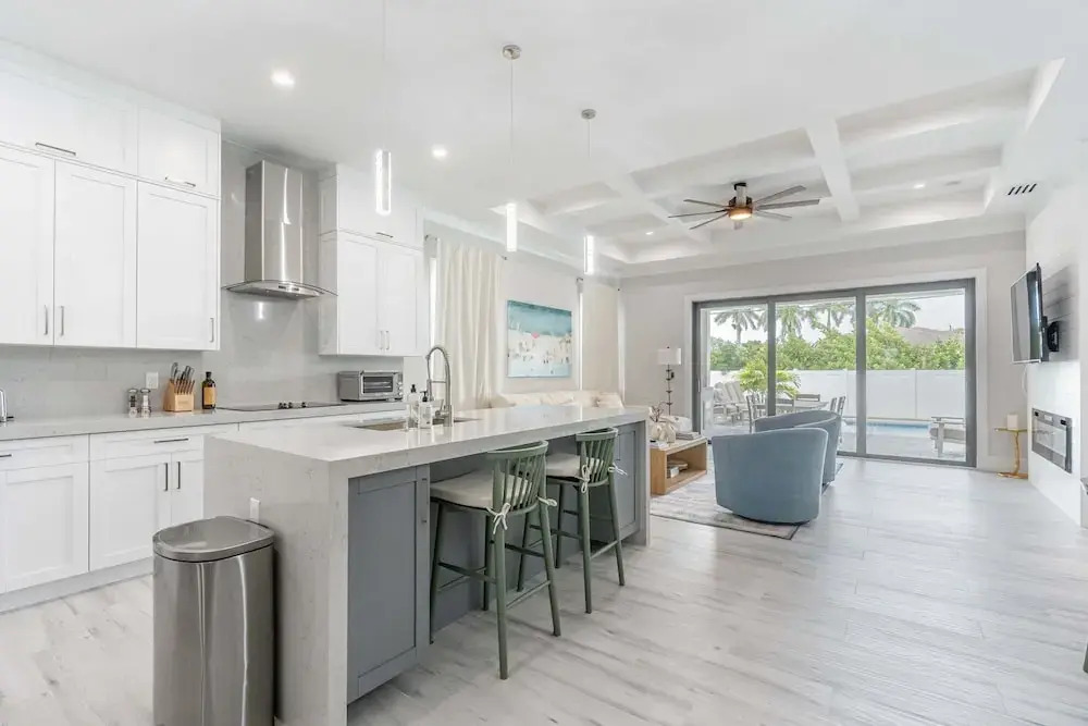 Sparkling new Vanderbilt Beach Luxury Escape