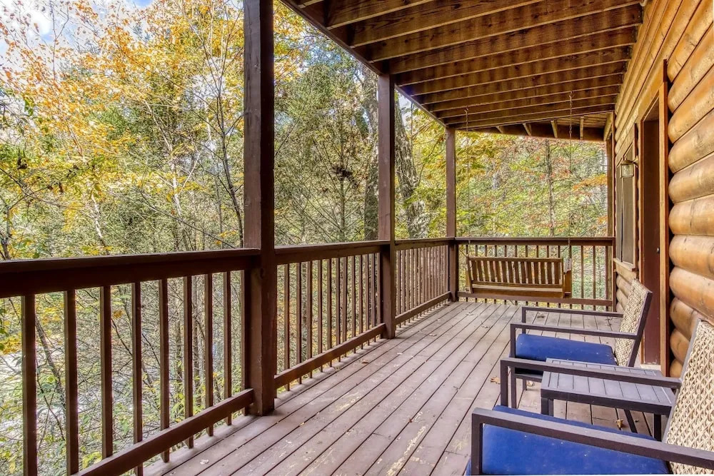 Cuddlin' Up, Er209 - Luxury At Its Finest And Location That Can't Be Beat! 2 Bedroom Cabin by RedAwning
