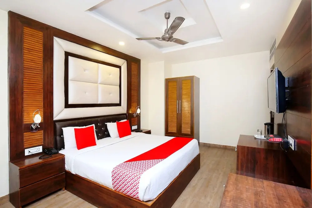 Capital O Hotel Cargo by JD