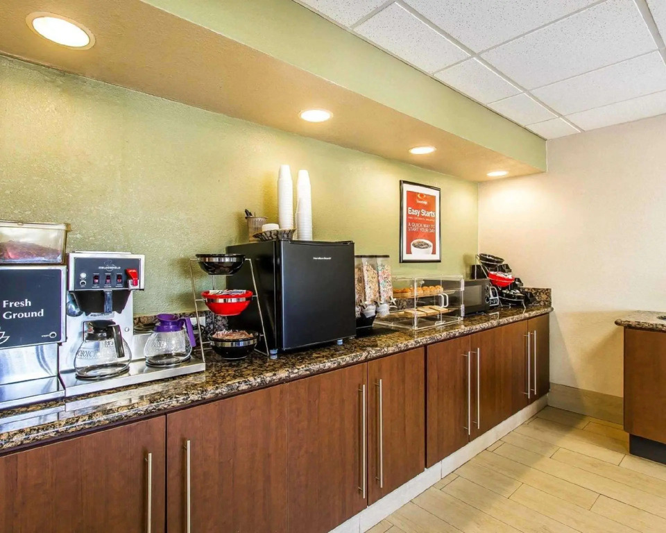 Econo Lodge Inn & Suites Near Bricktown